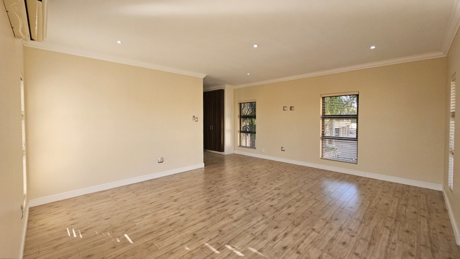 5 Bedroom Property for Sale in Kiepersol Free State